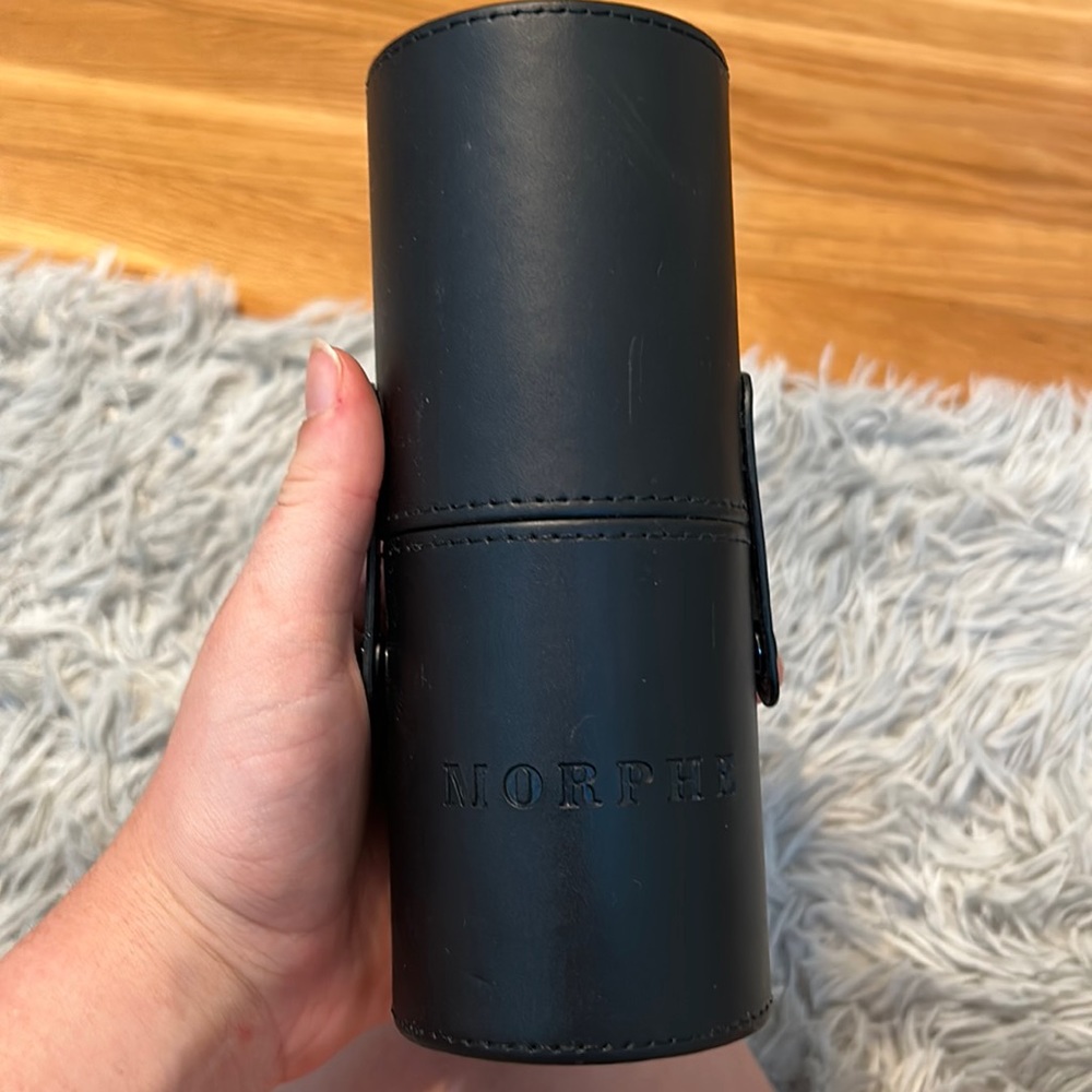 Makeup brush container